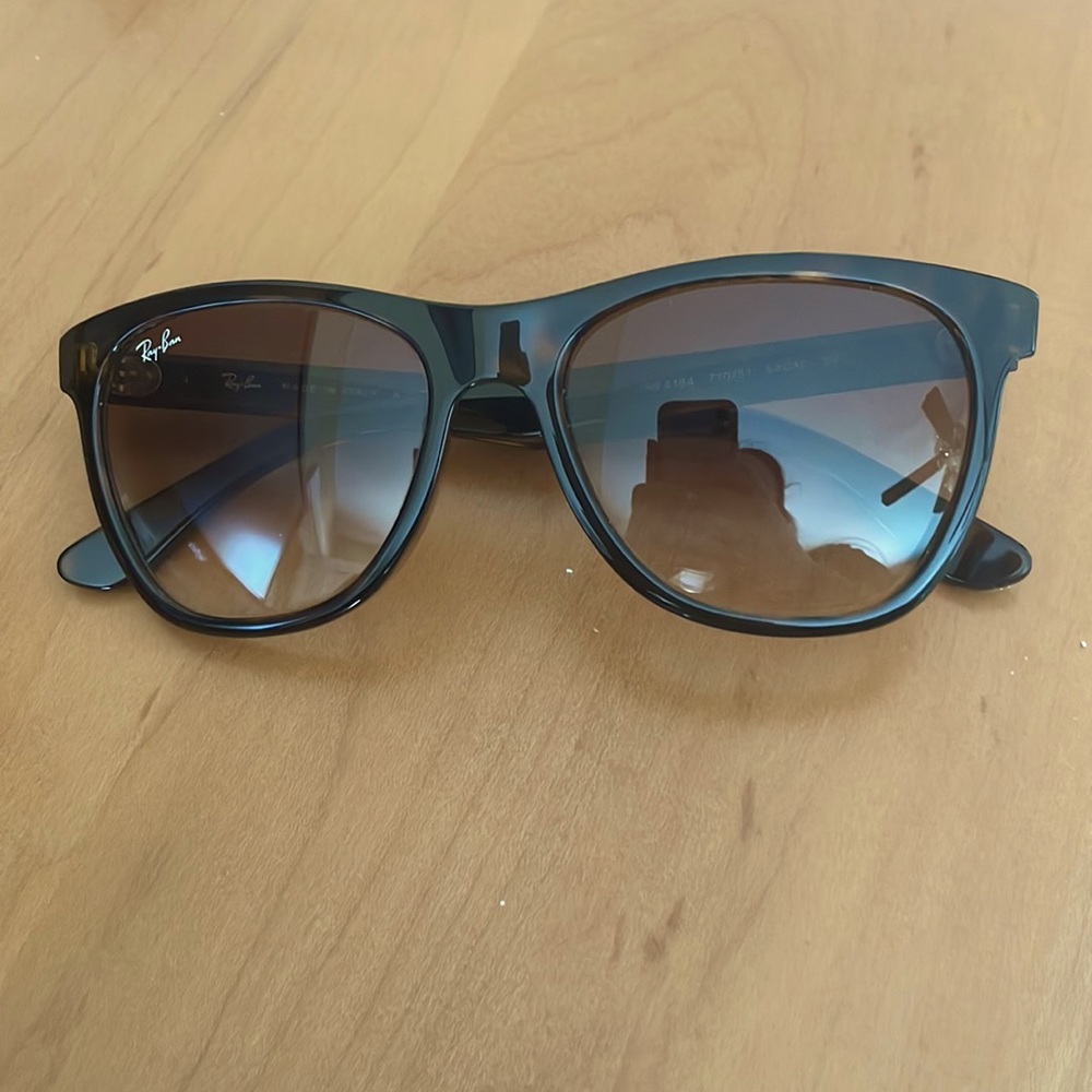 Ray-Ban brown tortoise print sunglasses!